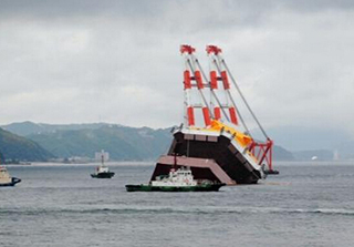 日本風力發電設備基臺正在組裝 日本風力發電設備基臺正在組裝